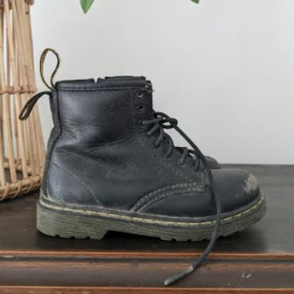 Dr. Martens Toddler Boots - Picture 2 of 4